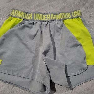 Under Amour Athletic Shorts Size Medium Waist band with pockets Grey and green